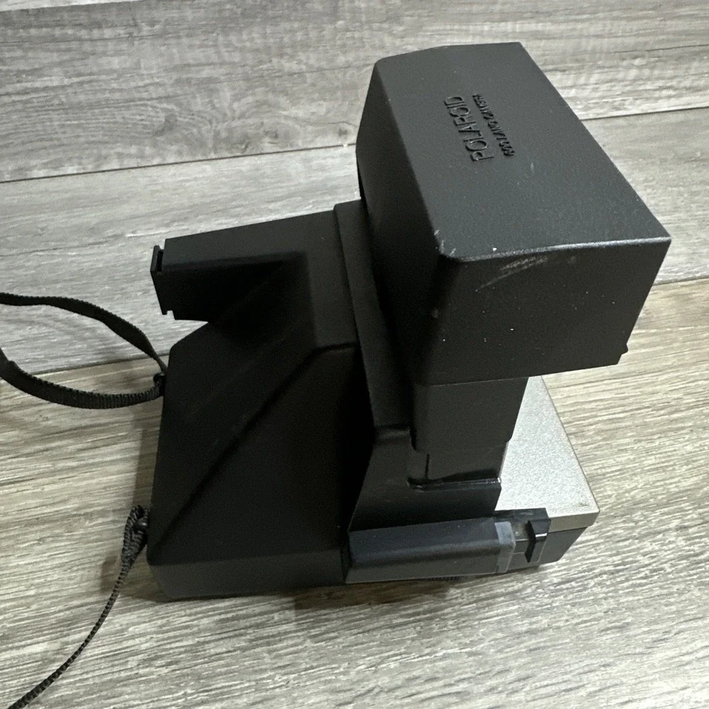 Polaroid Sun 600 LMS Instant Film Camera Light Management System‎ VIntage